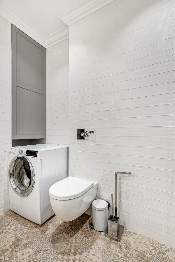 Happy Inn Presidential, Self Check-In, Parking In The Underground Garage VNO Extérieur photo